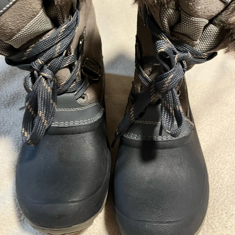 Khombu Faux Fur Trim Leather Upper Winter Boots Sz10